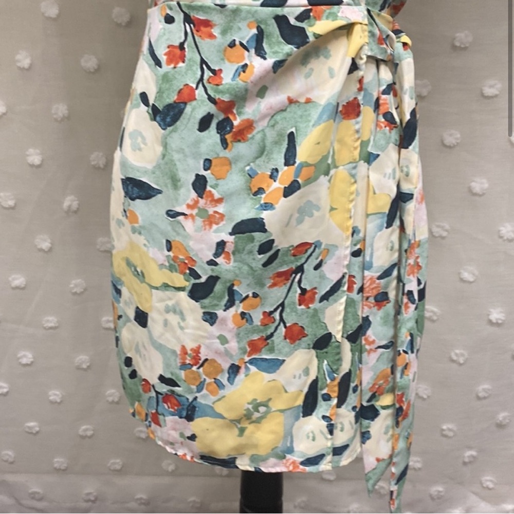 SHEIN Floral Wrap Dress - Picture 8 of 9